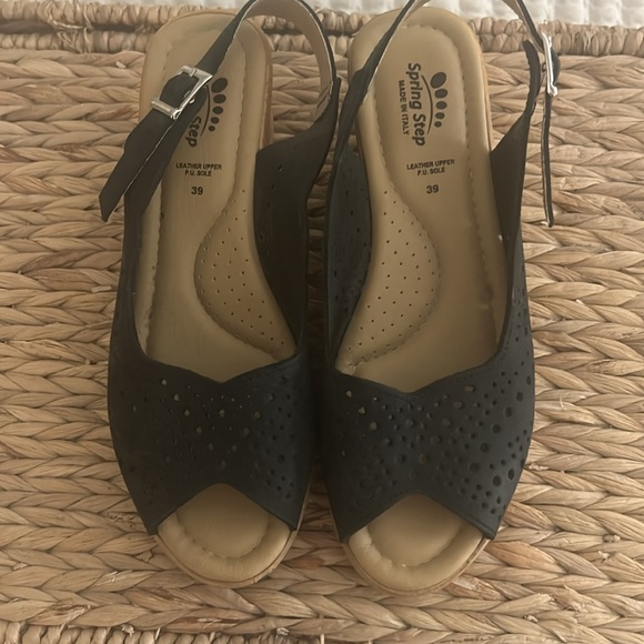 Spring Step Sandals - Picture 3 of 5